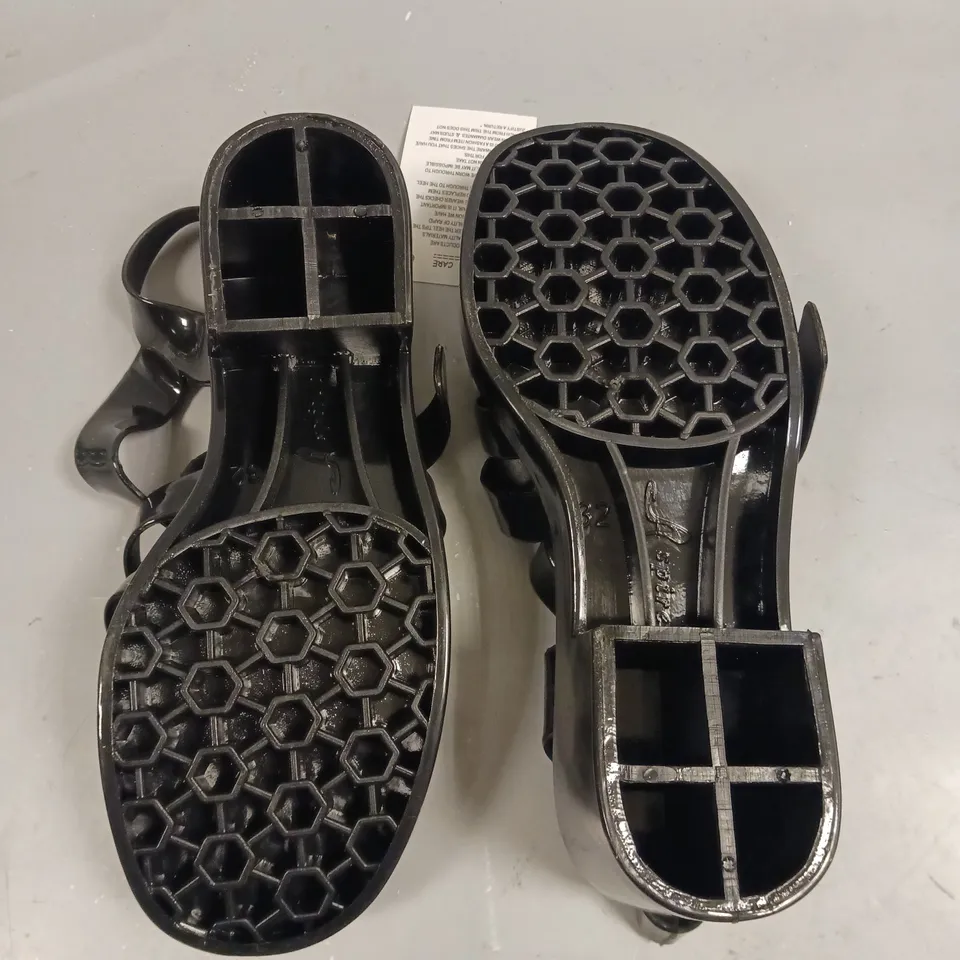 LOT OF 24 BAGGED PAIRS OF ASPIRER BLACK SANDALS - VARIOUS SIZES