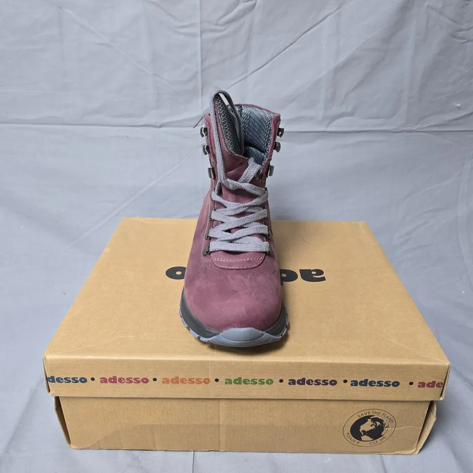 BOXED ADESSO BURGUNDY HIKING BOOTS (SIZE 40) – MEN'S SHOES