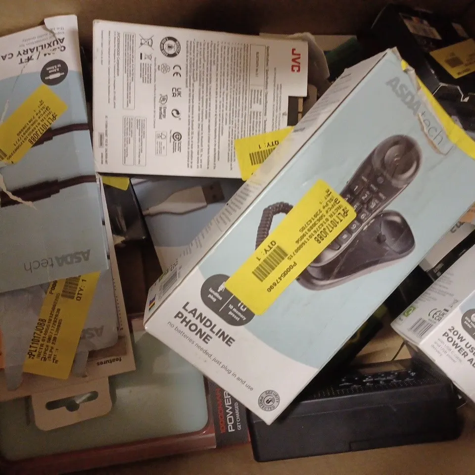 APPROXIMATELY 20 ASSORTED TECH PRODUCTS TO INCLUDE GAMING SPEAKERS, WIRELESS HEADPHONES, AMPLIFIED INDOOR AERIAL 