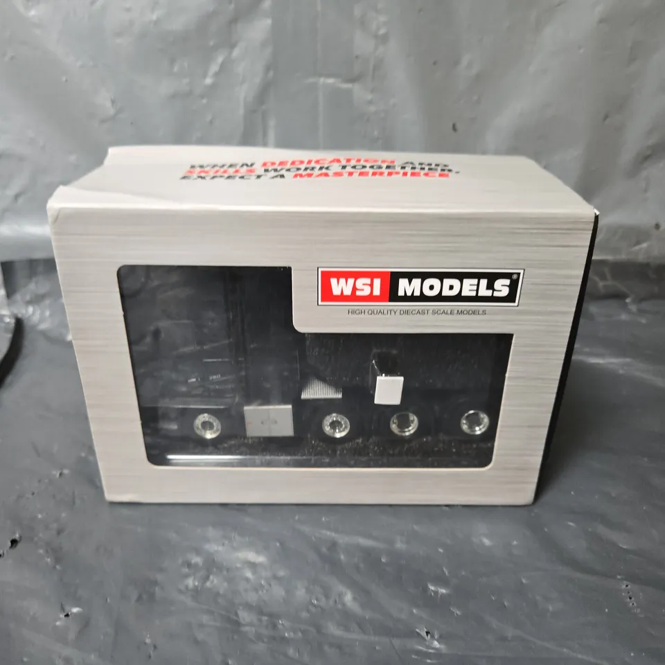 BOXED WSI MODELS VOLVO FH5 GLOBETROTTER 8X4 PREMIUM LINE