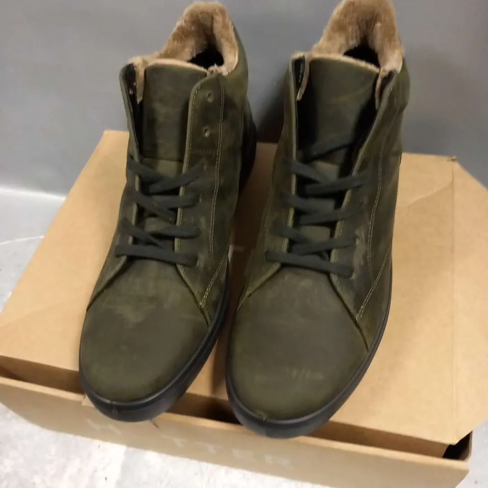 BOXED HOTTER RYDAL KHAKI SIZE 9