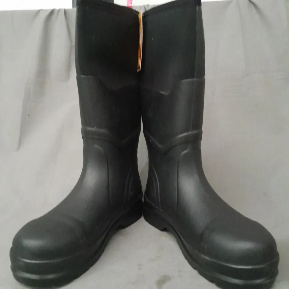 BOXED PAIR OF DEWALT STEEL TOE SAFETY BOOTS IN BLACK UK SIZE 8