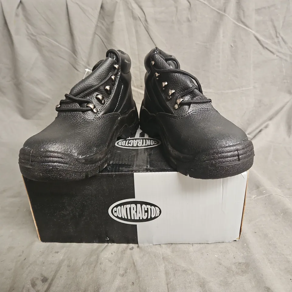 BOXED PAIR OF CONTRACTOR STEEL TOE SAFETY BOOT IN BLACK SIZE UK 3