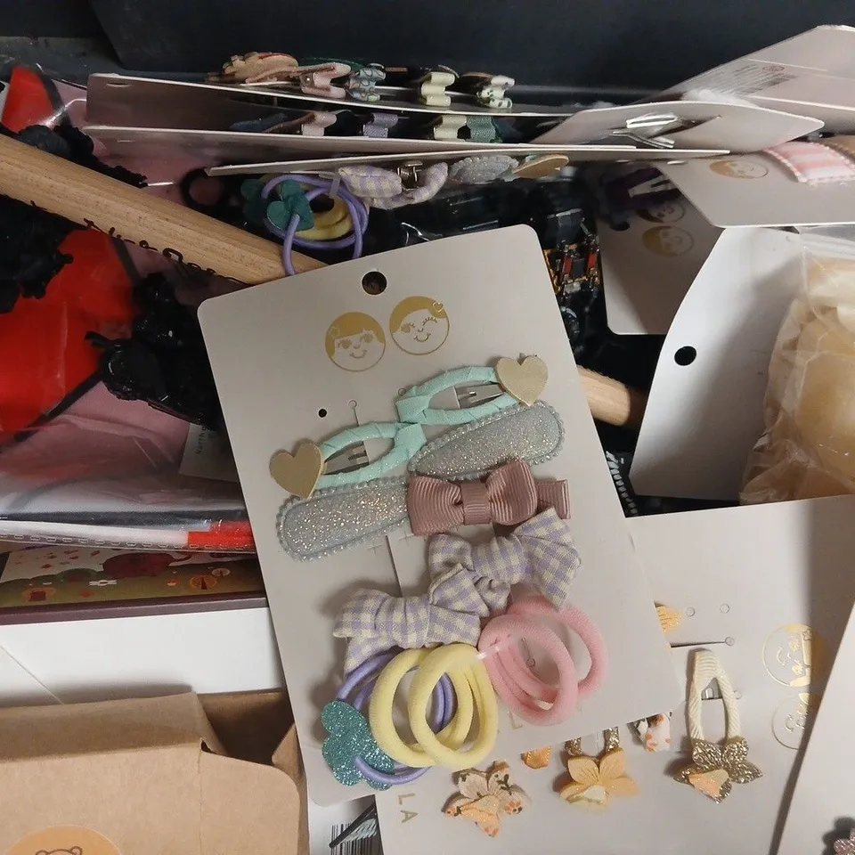 APPROXIMATELY 10 ASSORTED TOYS AND GAMES TO INCLUDE WARHAMMER MINIATURES, ETC