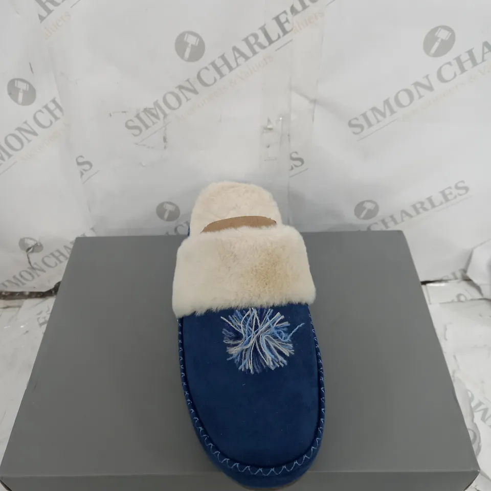 BOXED PAIR OF VIONIC GRACE SLIPPER SIZE 7