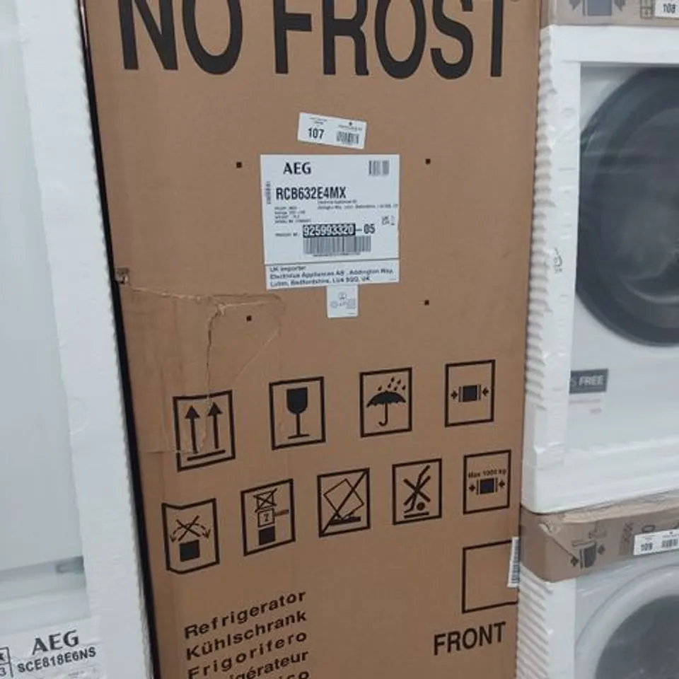 AEG FREESTANDING 6000 SERIES 60/40 FRIDGE FREEZER MODEL RCB632E4MX RRP £667