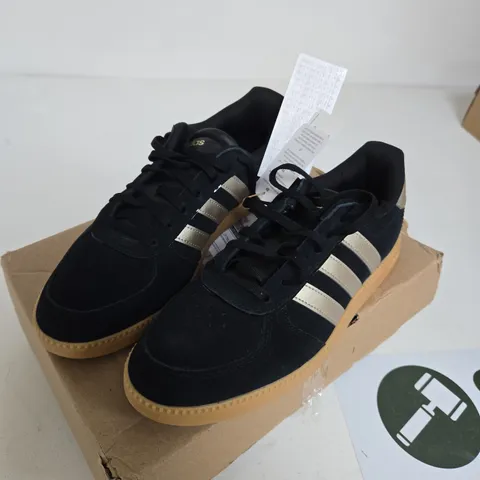 ADIDAS TRAINERS SIZE 7