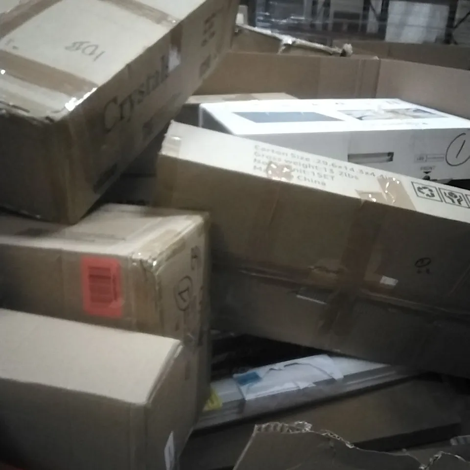 PALLET OF ASSORTED ITEMS TO INCLUDE; WALL AQUARIUM LIGHT, ROLLER WINDOW BLIND