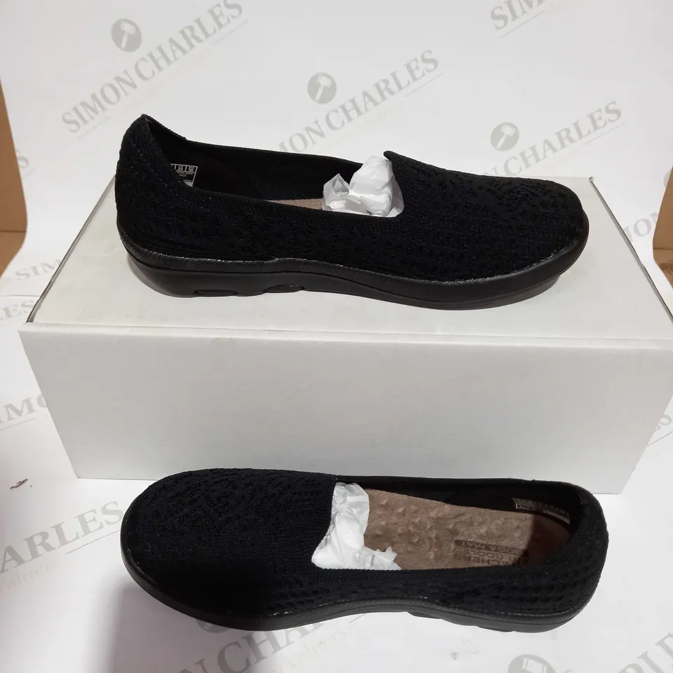 SKECHERS ON THE GO BLISS ELATION KNIT UPPER SHOE - SIZE 4