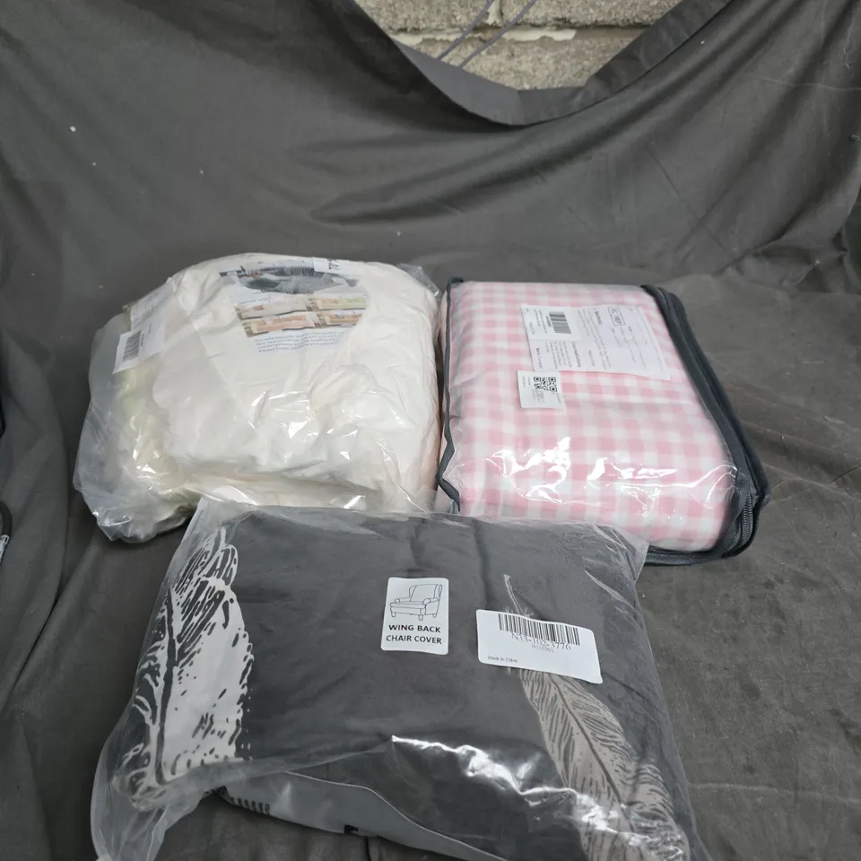 APPROXIMATELY 8 ITEMS INCLUDIND A SETTEE THROW RUGSACK AND BEDDING SETS .