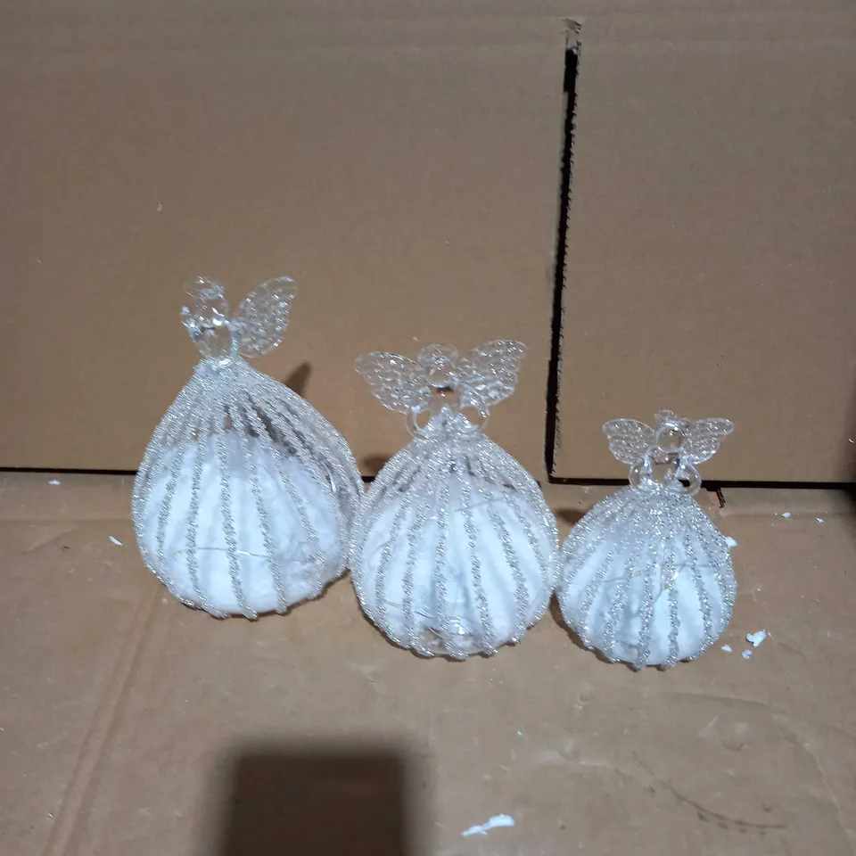 JULIEN MACDONALD SET 3 PRELIT GLASS ANGELS