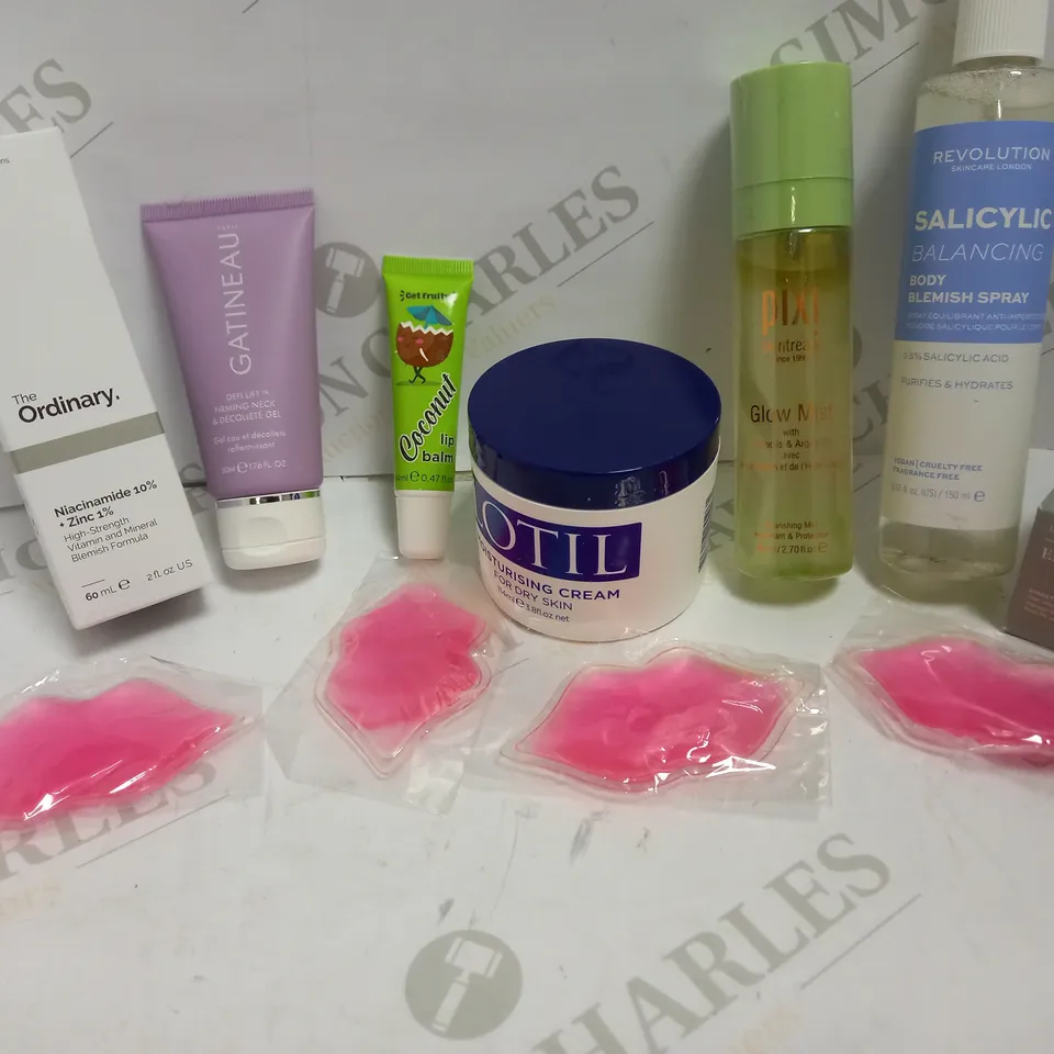 LOT OF APPROX 7 TO INCLUDE PIXL GLOW MIST , REVOLUTION SALICYLIC BLEMISH SPRAY , EXFOLIATING RUB , ETC
