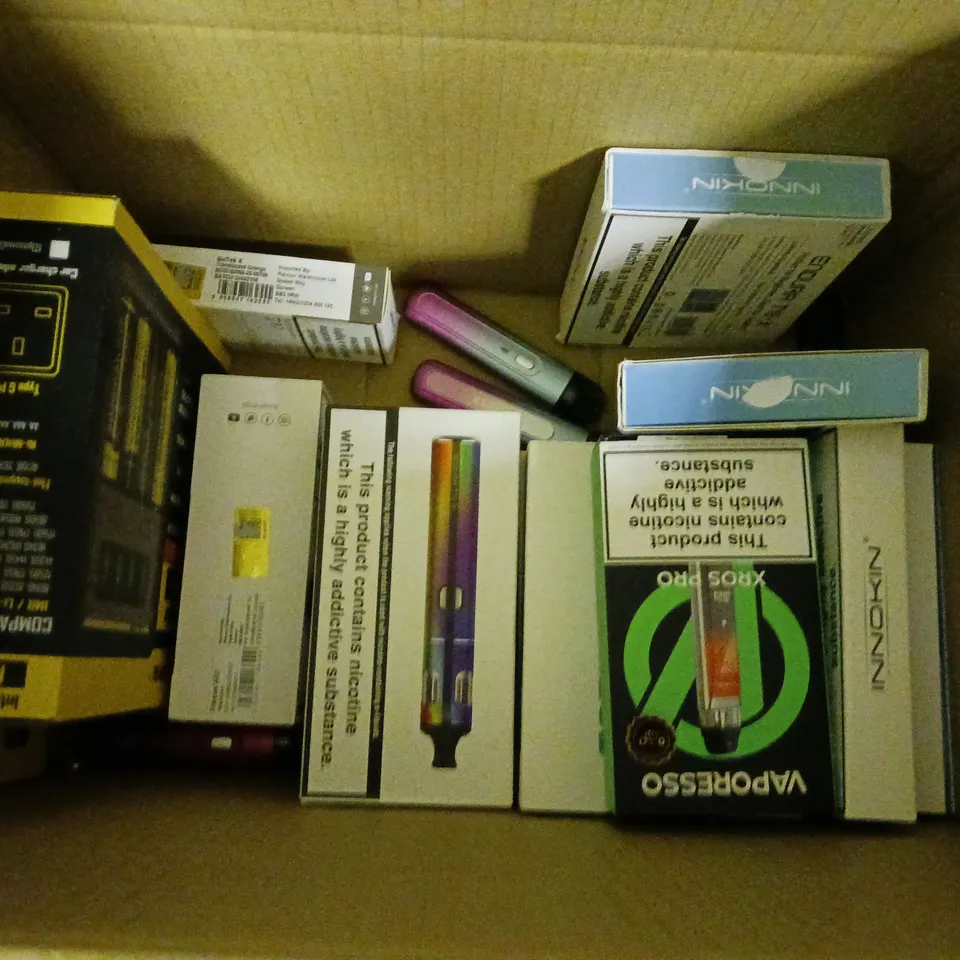 APPROXIMATELY 20 VAPES, E-CIGARETTES & ACCESSORIES TO INCLUDE ARGUS GENE TT, NITECORE INTELLICHARGER, ASPIRE FLEXUS, ETC