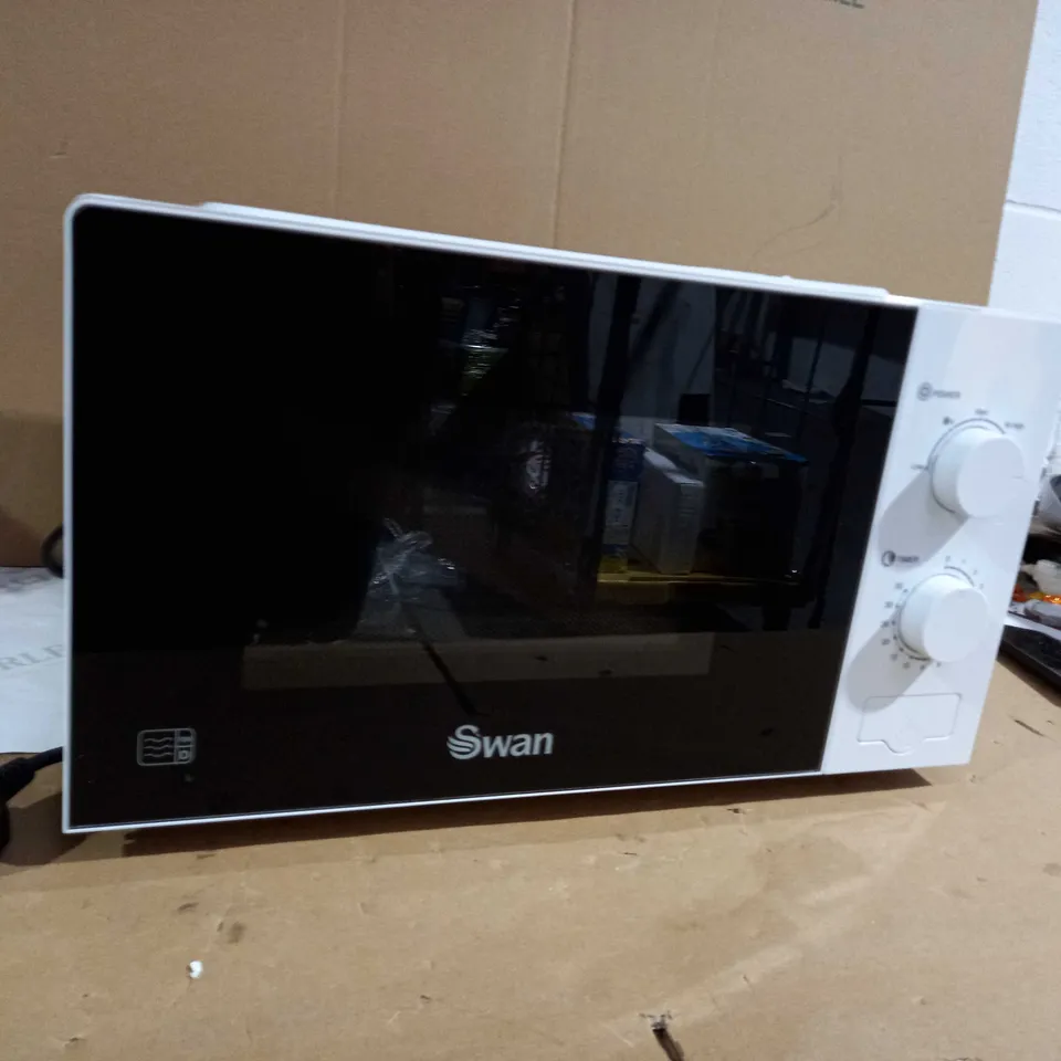 SWAN 700W MANUAL MICROWAVE RRP £108