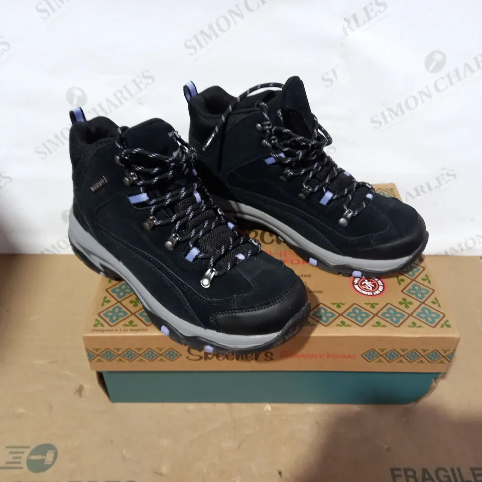 BOXED PAIR OF SKECHER - SIZE 6