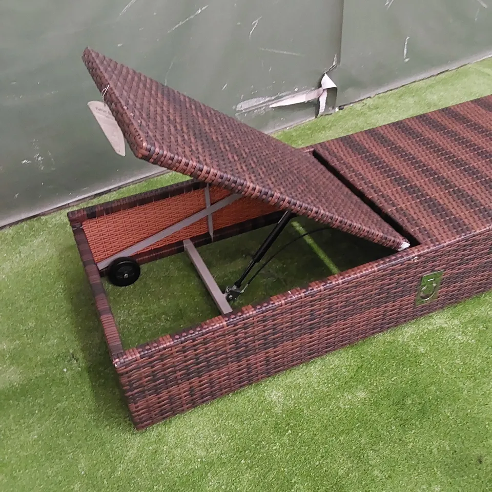 DESIGNER MANUAL ADJUSTABLE SUNLOUNGER IN CHOCOLATE MIX RATTAN