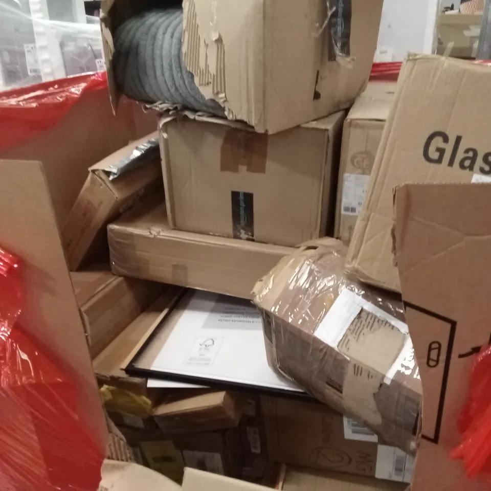 PALLET OF ASSORTED HOUSEHOLD GOODS AND PRODUCTS TO INCLUDE; TELESCOPIC LADDER, BED ASSIST RAIL, BABY UPSEAT ETC