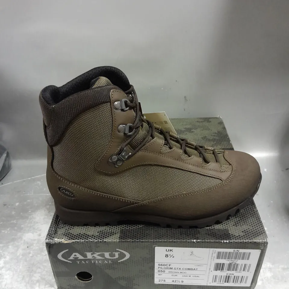 BOXED PAIR OF AKU TACTICAL PILGRIM GTX COMBAT BOOTS IN BROWN SIZE UK 8.5