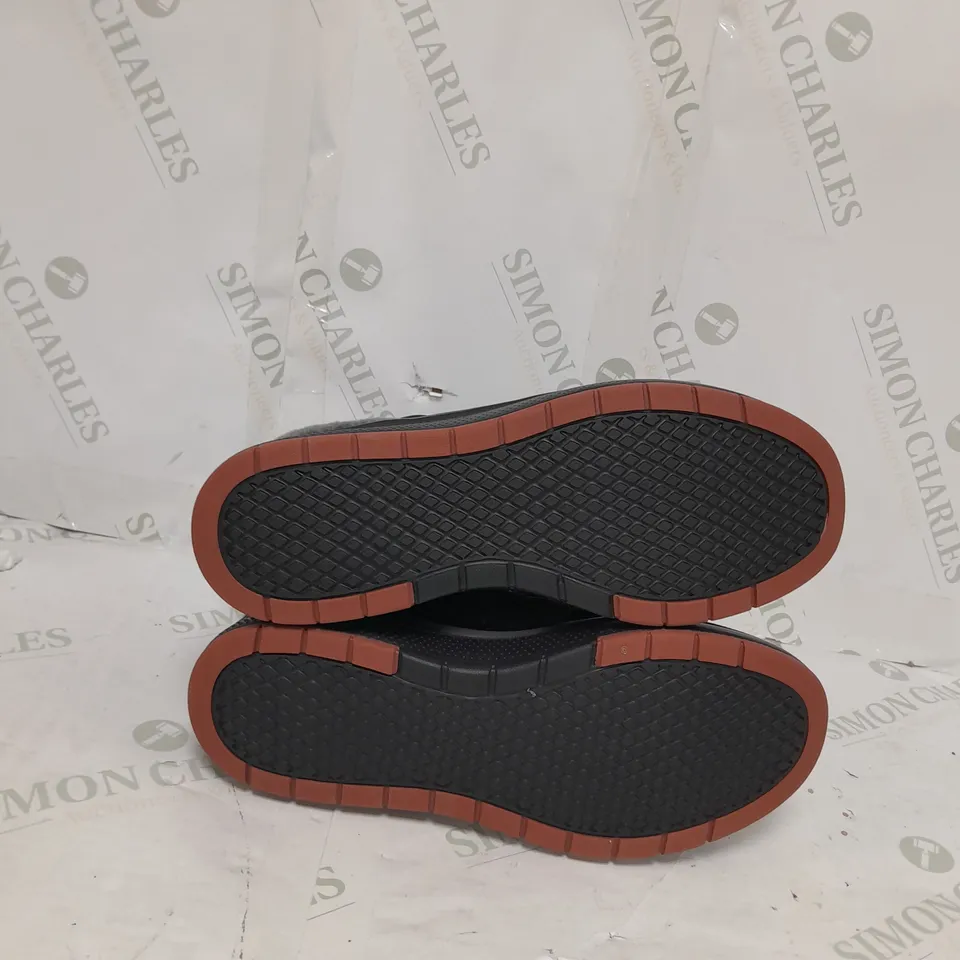 BOXED PAIR OF SKECHERS BOBS SKIPPER WAVE DIAMOND QUILTS BOOTS IN BLACK SIZE 5.5