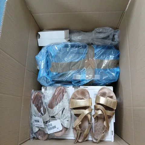 BOX OF APPROXIMATELY 20 ITEMS INCLUDING STORAGE BOXES PHONE HOLDERS AND SHOES ECT