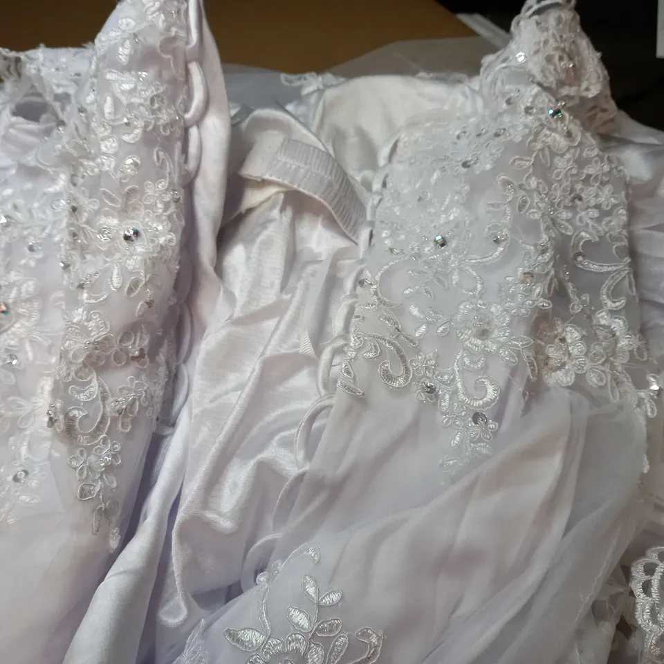 DESIGNER WHITE/LACE/GEM DETAILED WEDDING DRESS