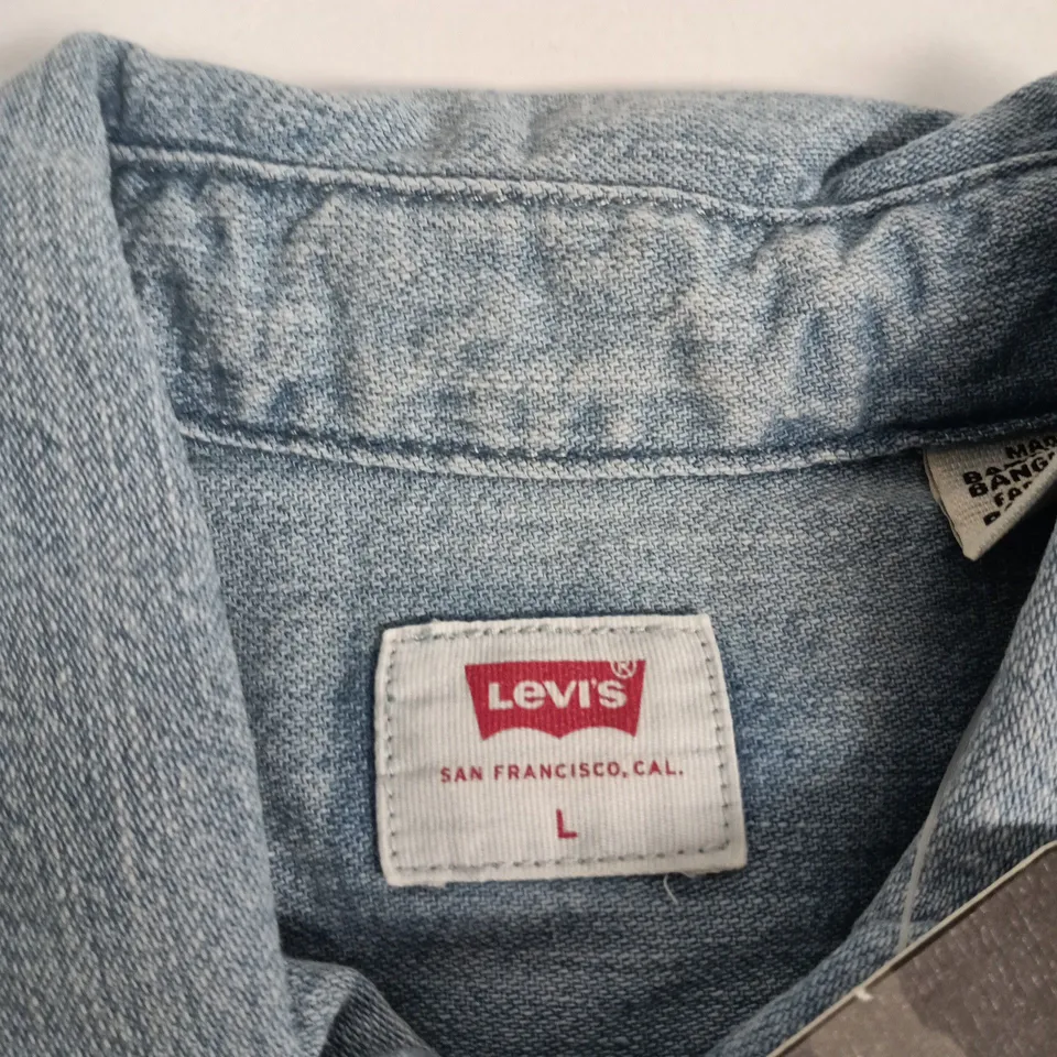 LEVI'S DENIM SHIRT – LIGHT WASH, MEN'S, SIZE L
