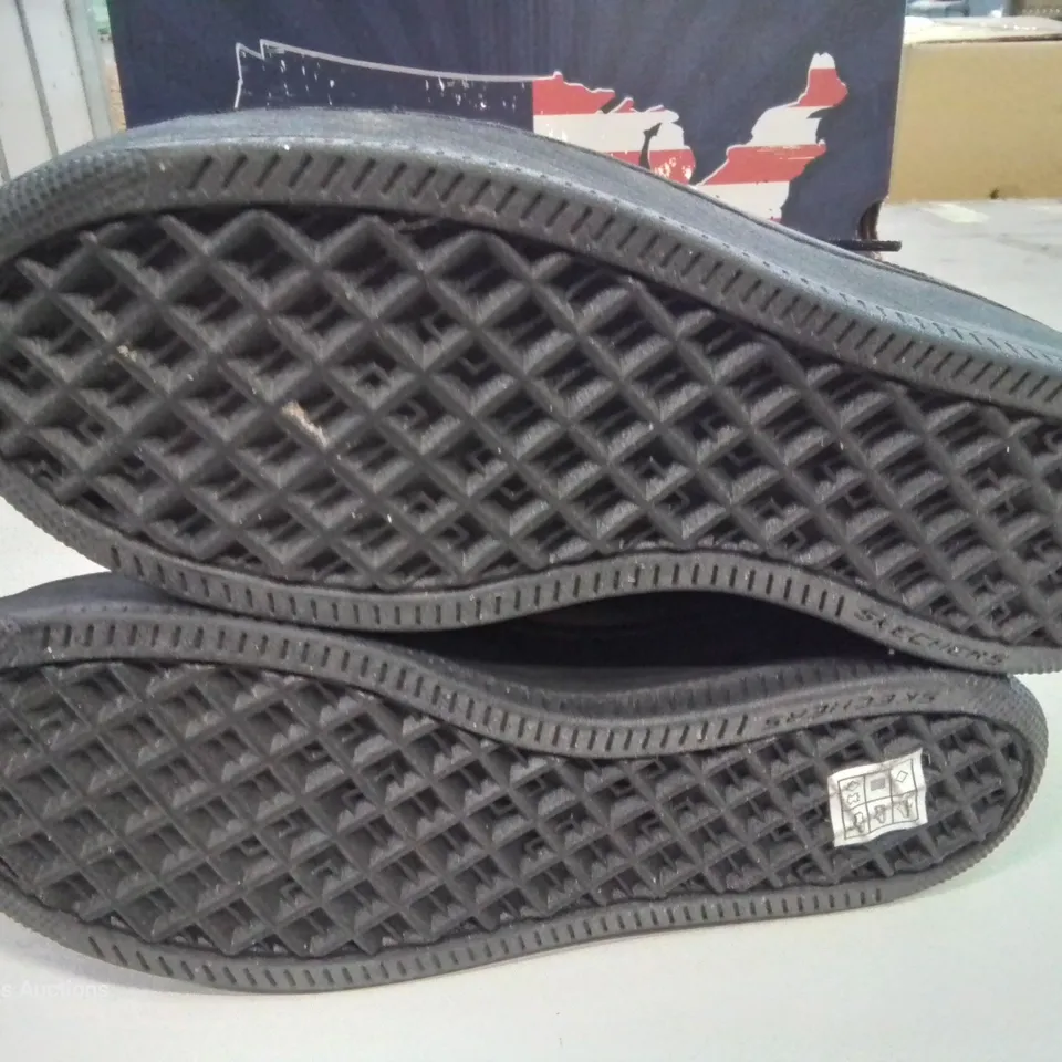 BOXED PAIR OF SKECHERS BKACK LEATHER TRAINERS - UK 7