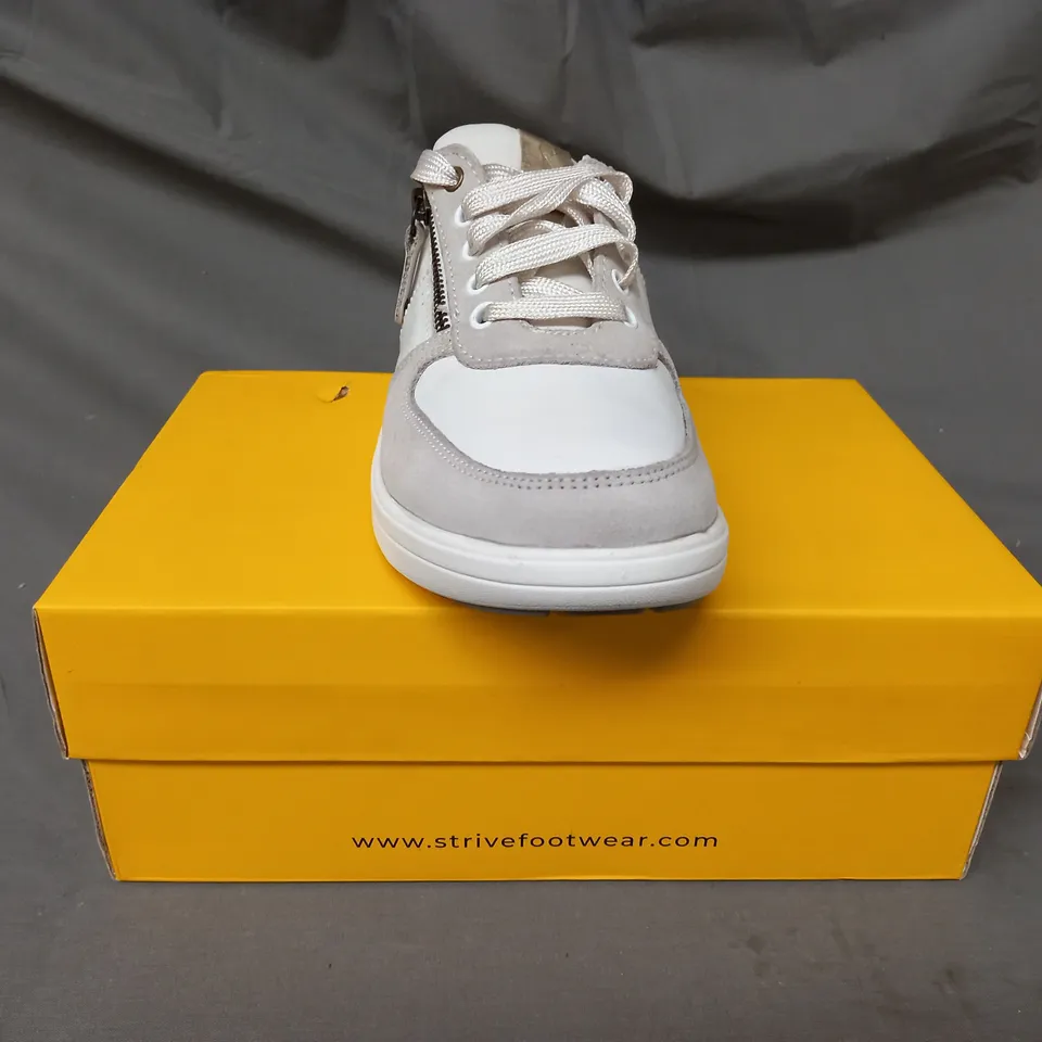 BOXED PAIR OF STRIVE TRAINERS IN WHITE SIZE 5