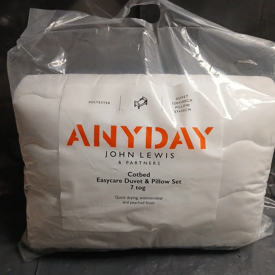 JOHN LEWIS ANYDAY COTBED EASYCARE DUVET & PILLOW SET – 7 TOG