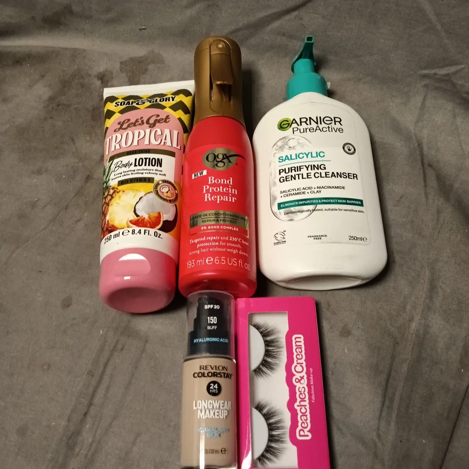 APPROXIMATELY 15 X ASSORTED COSMETIC ITEMS TO INCLUDE GARNIER GENTLE CLEANSER, OGX BOND PROTEIN REPAIR, SOAP AND GLORY, REVLON COLORSTAY  ETC