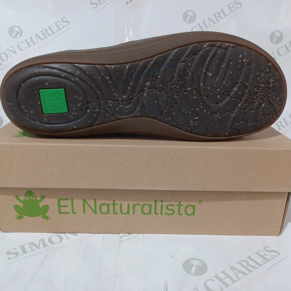 BOXED PAIR OF EL NATURALISTA SHOES IN NAVY EU SIZE 45