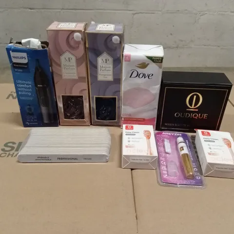 BOX OF APPROXIMATELY 25 ASSORTED HEALTH AND BEAUTY PRODUCTS TO INCLUDE; NOSE TRIMMER, BRUSH HEADS, NAIL FILES ETC