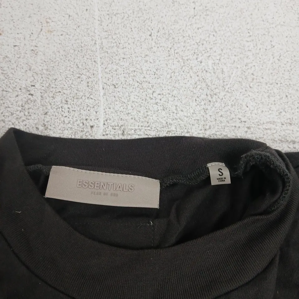 UK S ESSENTIALS BLACK T-SHIRT WITH 1977 PRINT