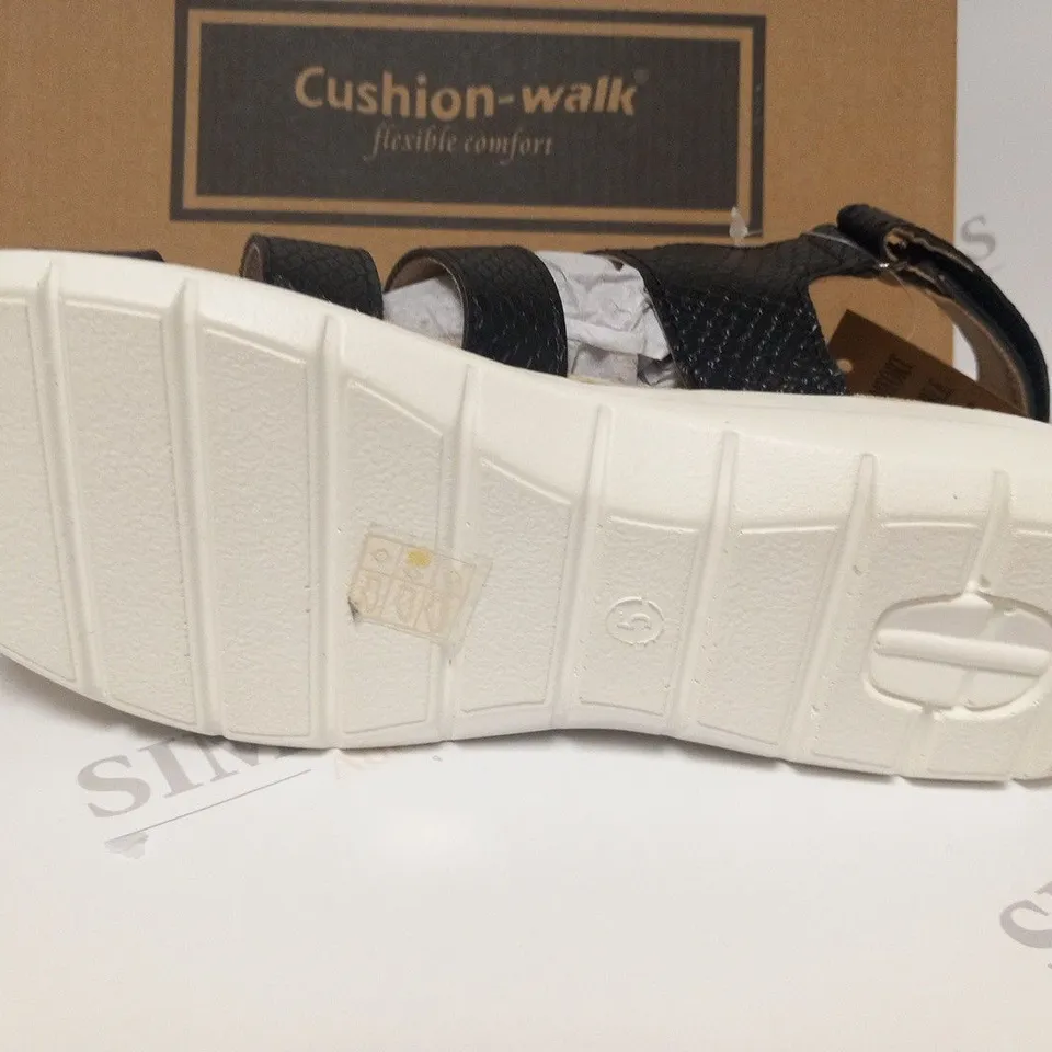 BOXED PAIR OF CUSHION WALK ONE TOUCH CLOSE SANDALS IN BLACK - SIZE 5