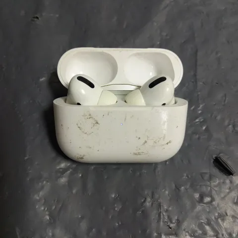 PAIR OF APPLE AIRPODS PRO IN WHITE