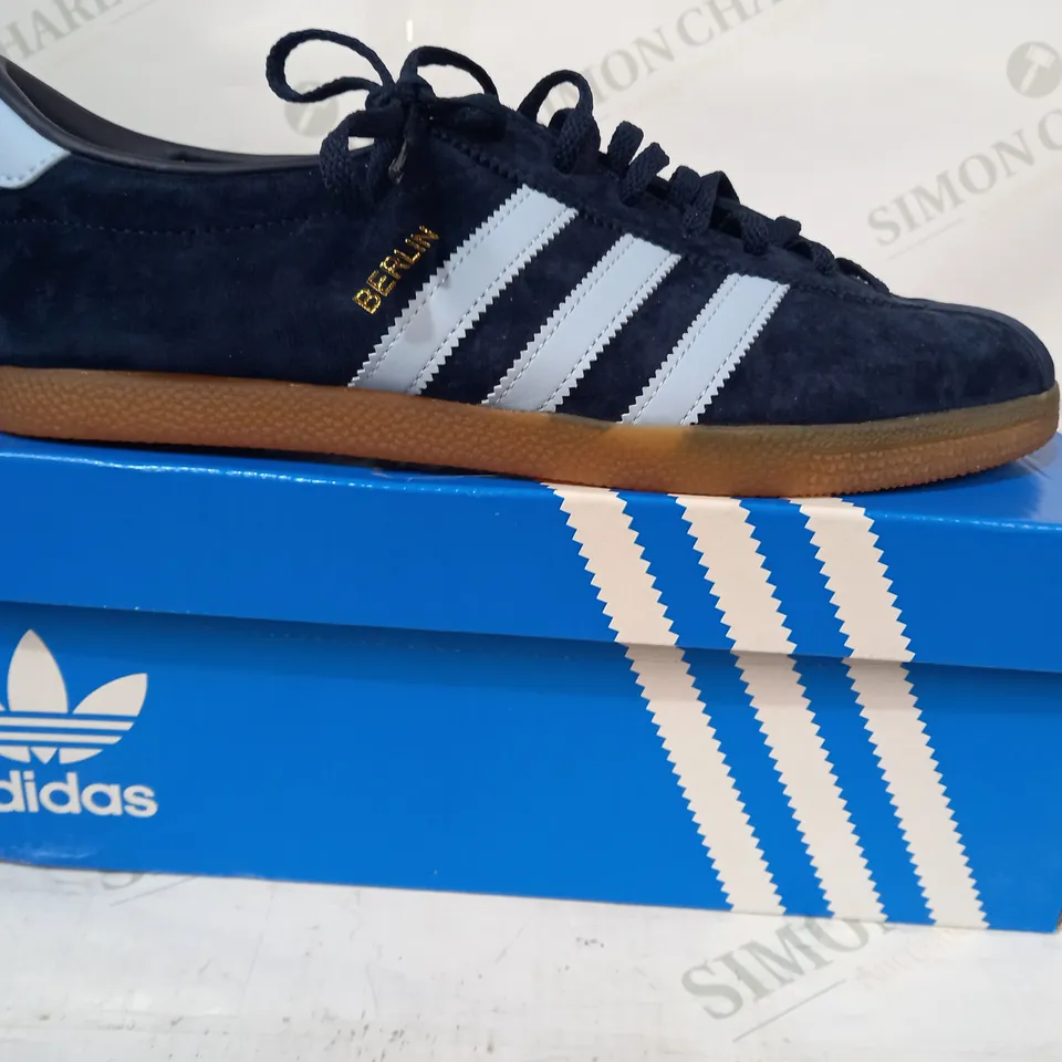 BOXED PAIR OF ADIDAS BERLIN SHOES IN NAVY UK SIZE 9