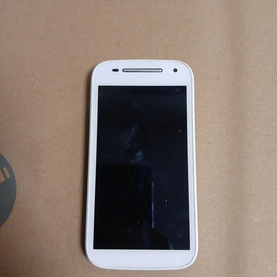 MOTOROLA SMARTPHONE – WHITE