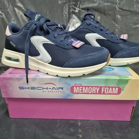 BOXED PAIR OF SKECHERS SKECH-AIR COURT TRAINER IN NAVY SIZE 5.5