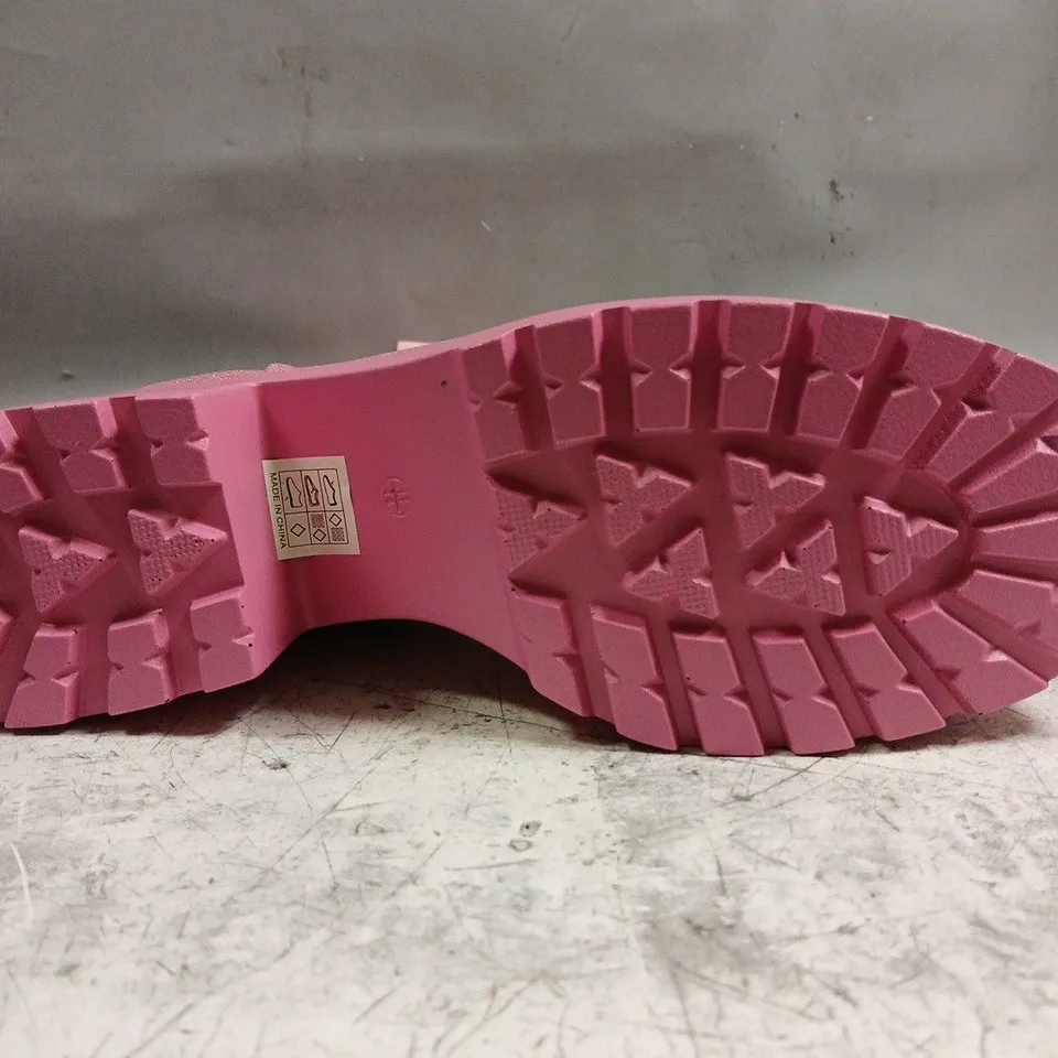 BOXED PAIR OF KOI PASTEL SUPERNOVA CHUNKY WESTERN BOOTS IN PINK SIZE UK 11