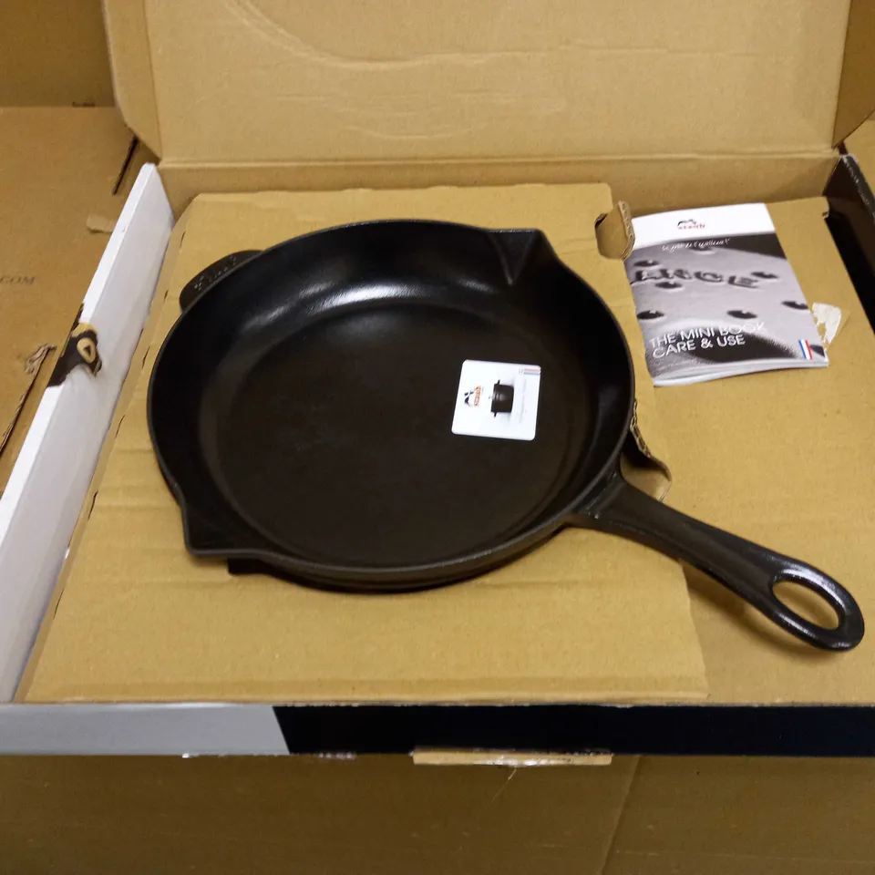 STAUB FRYING PAN WITH CAST IRON HANDLE 26CM