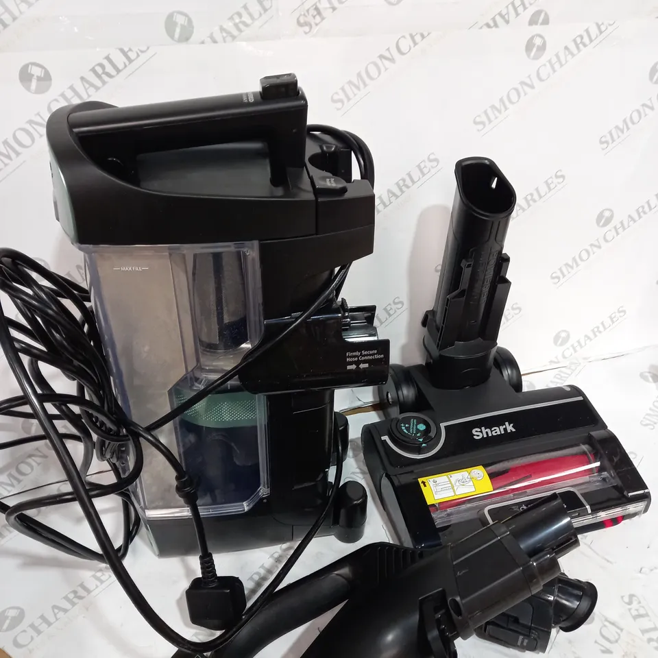 SHARK STRATOS UPRIGHT VACUUM CLEANER WITH PET-TOOL & CAR KIT NZ860UK - COLLECTION ONLY