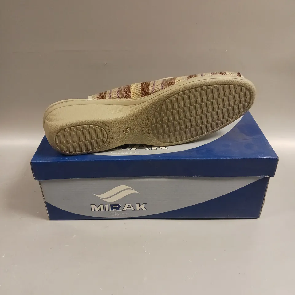 BOXED PAIR OF MIRAK CLASSIC CARLA OPEN TOE SHOES IN BROWN - 7.5