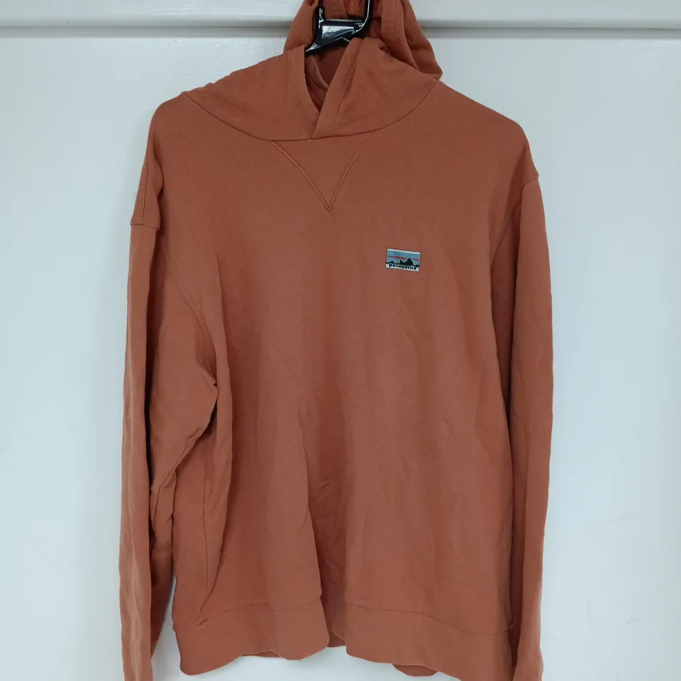 PATAGONIA COTTON HOODIE IN PALE ORANGE - M