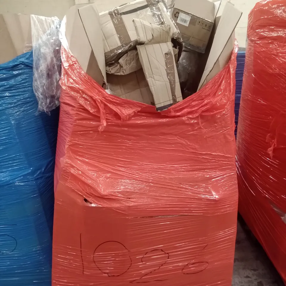 PALLET OF ASSORTED ITEMS INCLUDING SALCAR CHRISTMAS TREE, STOREMIC TOILET SEAT, DOUBLE SIDE SIGN STAND, BEDELITE THROW FLEECE BLANKET 