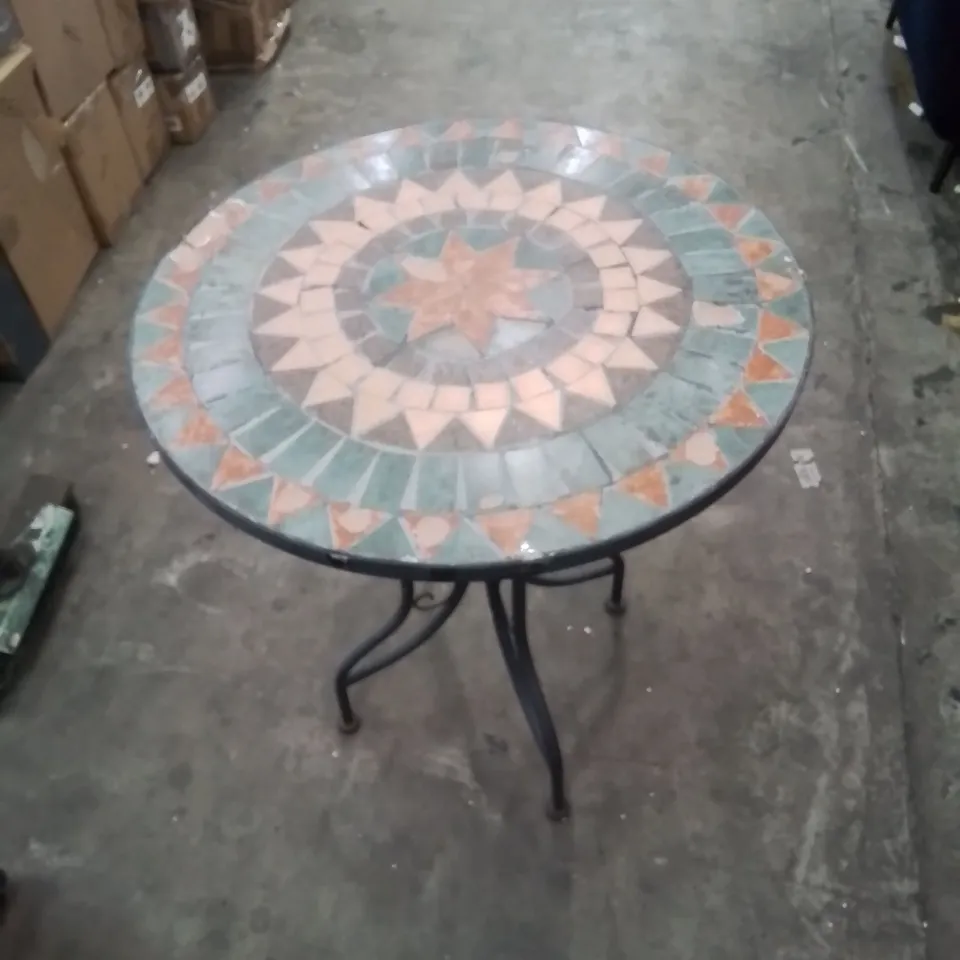 BOXED MOSAIC CIRCULAR TABLE