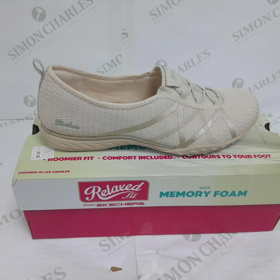 RELAXED FIT SKECHERS MEMORY FOAM BIEGE SIZE6