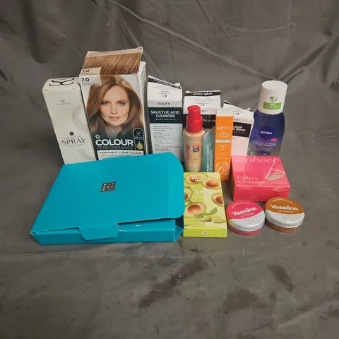 APPROXIMATELY 20 ASSORTED HEALTH & BEAUTY PRODUCTS TO INCLUDE - THE INKEY LIST COLLAGEN PEPTIDE SERUM - VASELINE LIP THERAPY - NIVEA EYE MAKE UP REMOVER - ETC