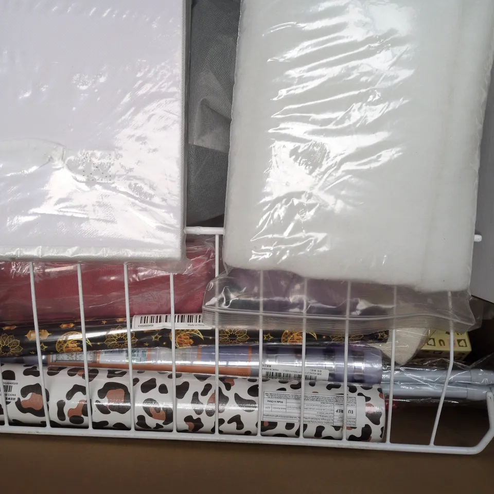 BOX OF APPROXIMATELY 20 ASSORTED HOUSEHOLD ITEMS - COLLECTION ONLY