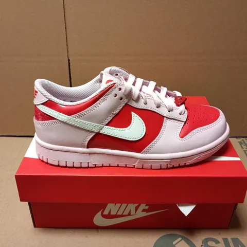 BOXED PAIR OF NIKE KIDS DUNK LOW BE ME TRAINERS IN PINK/RED - UK 4.5