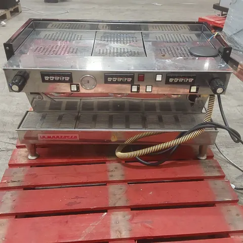 LA MARZOCCO COMMERCIAL 3 GROUP COFFEE MACHINE